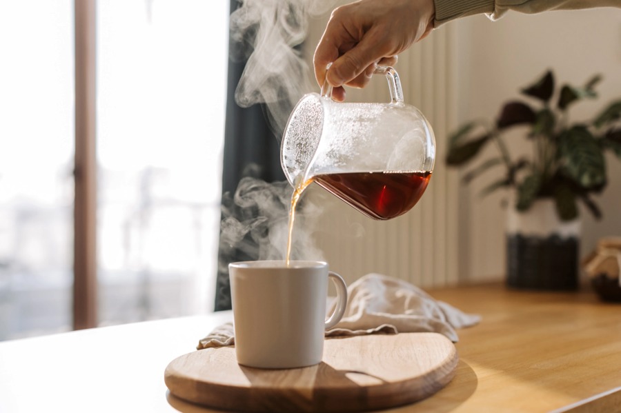 Tạo thiết kế chuyên nghiệp bằng Canva cho người mới: miễn phí–trả phí 10 feature ai photo editing promo showcase 05 BEFORE