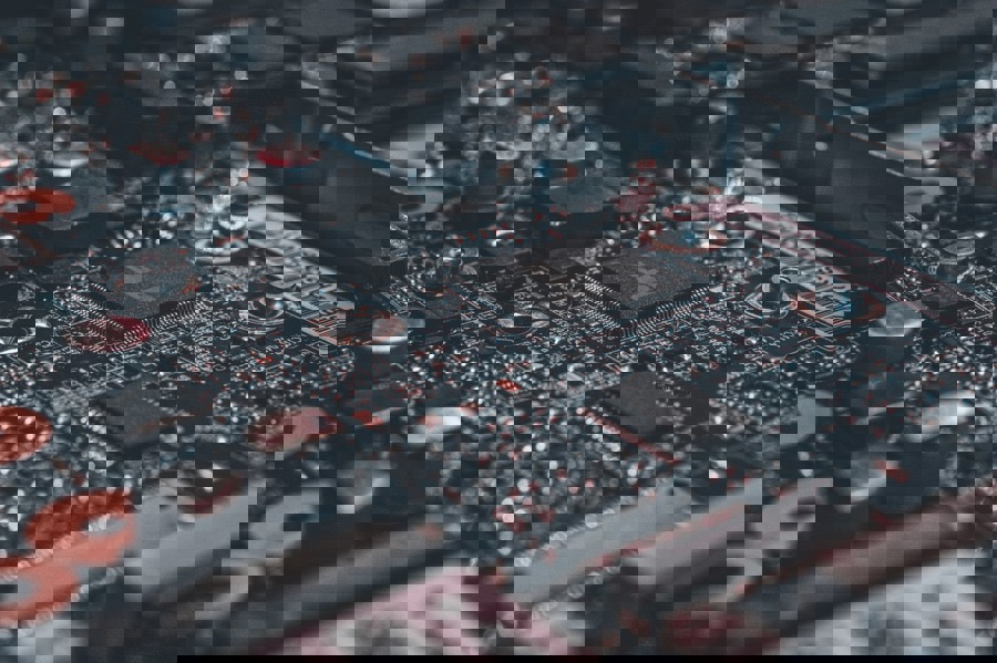 photo 1518770660439 4636190af475 2